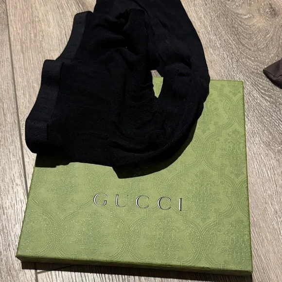 Gucci Black Hosiery with Green Box - Picture 1 of 3